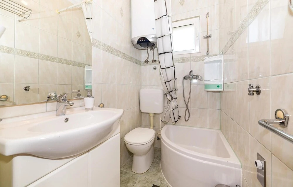 Amazing Home in Okrug Gornji With Wifi and 4 Bedrooms