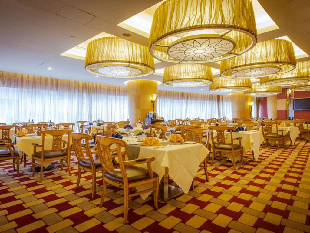 Wuhan Mayflowers Hotel (Wuchang Railway Station Zhongnan Road Metro Station Branch)