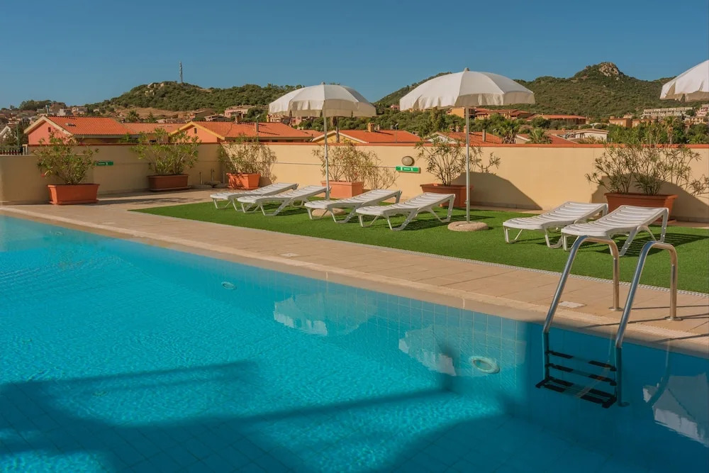 Stylish Residence Le Fontane 1 Bedroom Sleeps 3 No0754