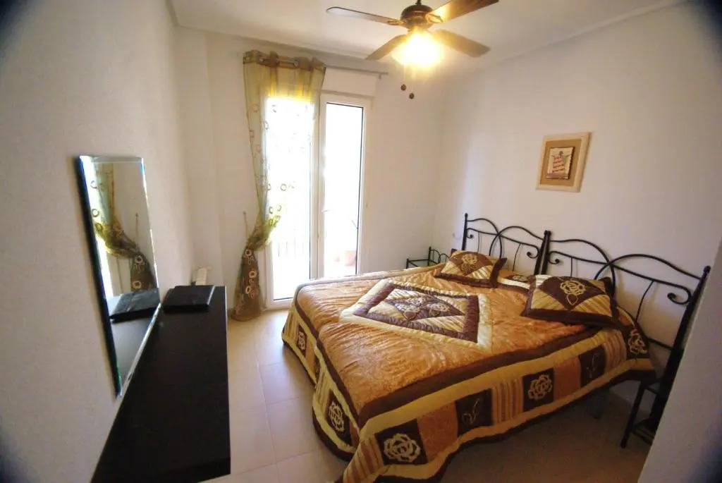 First Floor Apartment Near The Town Centre - AA511LT