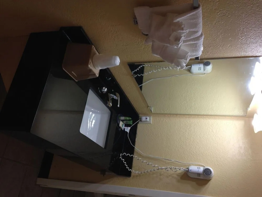 Village Inn Cotulla