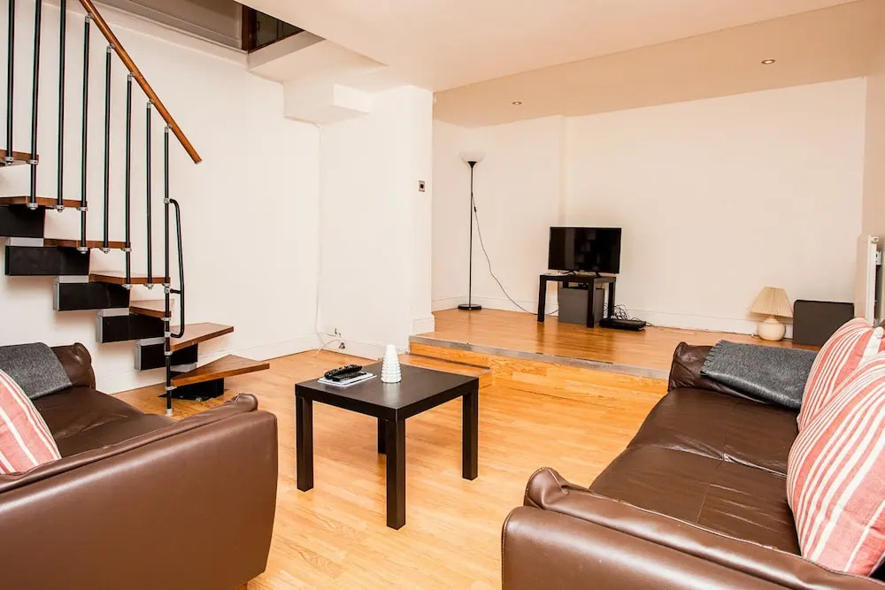 Bright &Spacious Family Home near London Bridge
