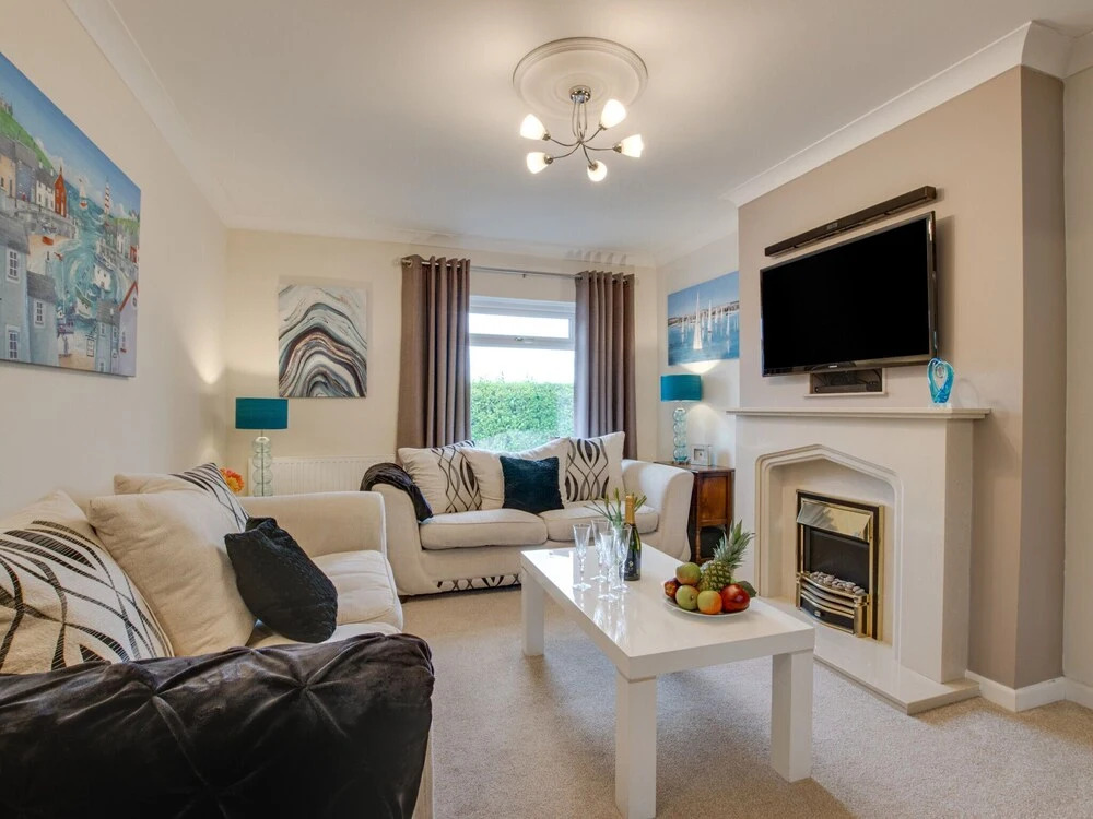 Detached Holiday Home With Cosy Interior, Large Garden and Unique BBQ hut