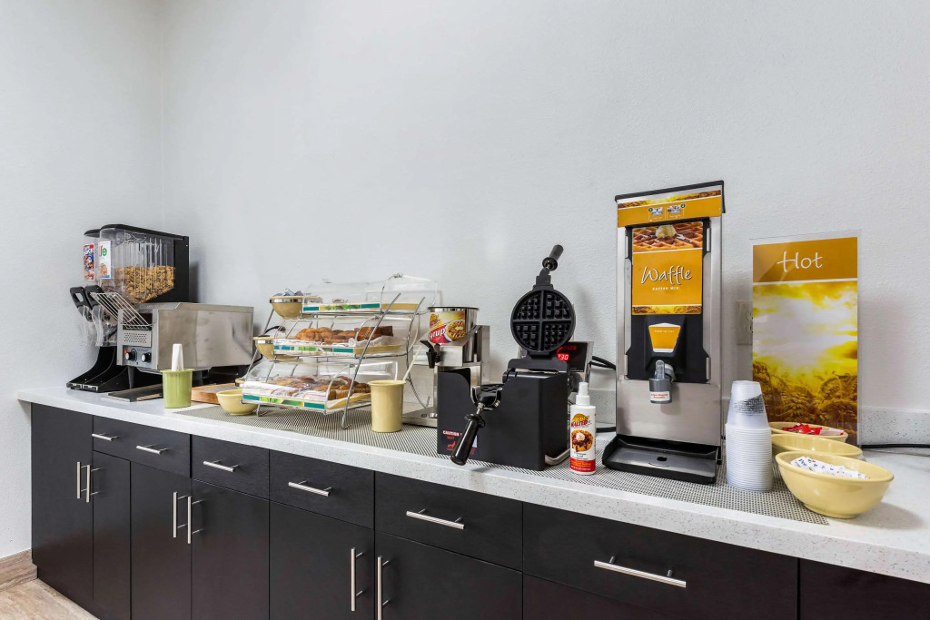 Quality Inn Coraopolis - Pittsburgh Airport