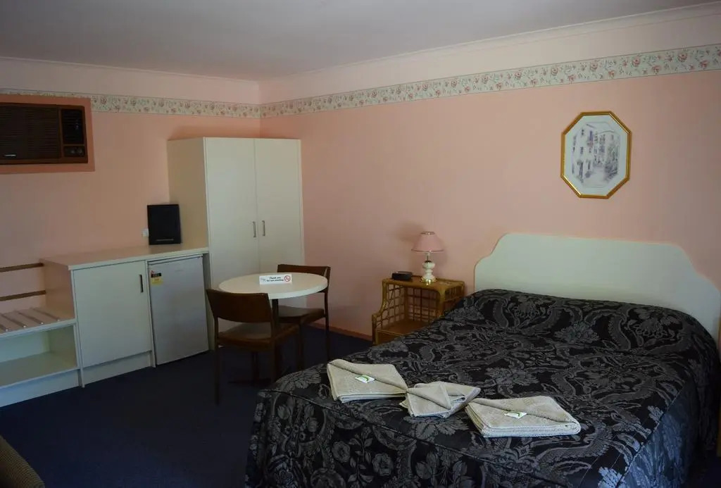 Roundhouse Motel