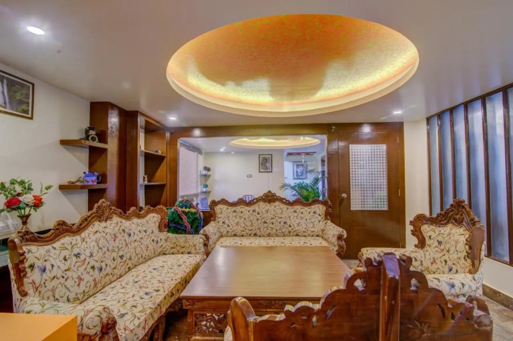 Muscatel Grand Silkroute - 300 Mts from MG Marg