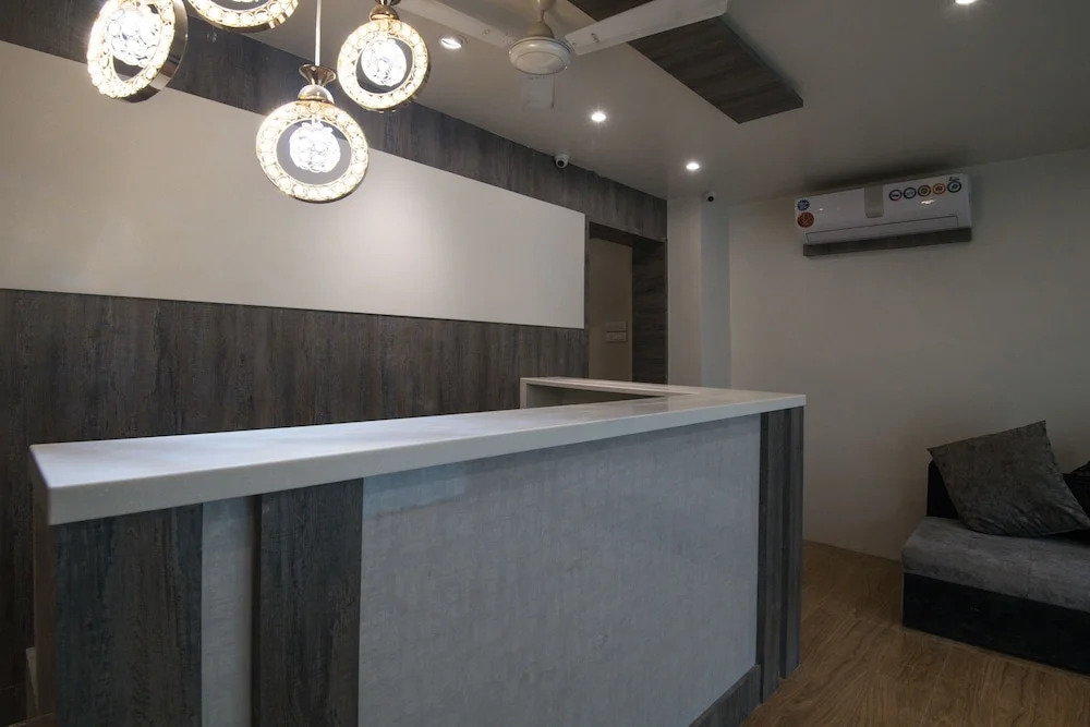 OYO 22070 West Inn Hotel