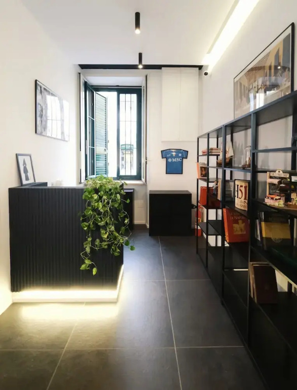 LH 51 Neapolitan Rooms