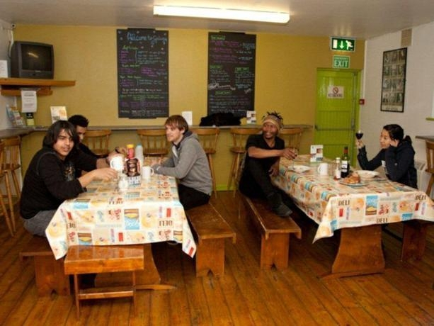 Snoozles Hostel