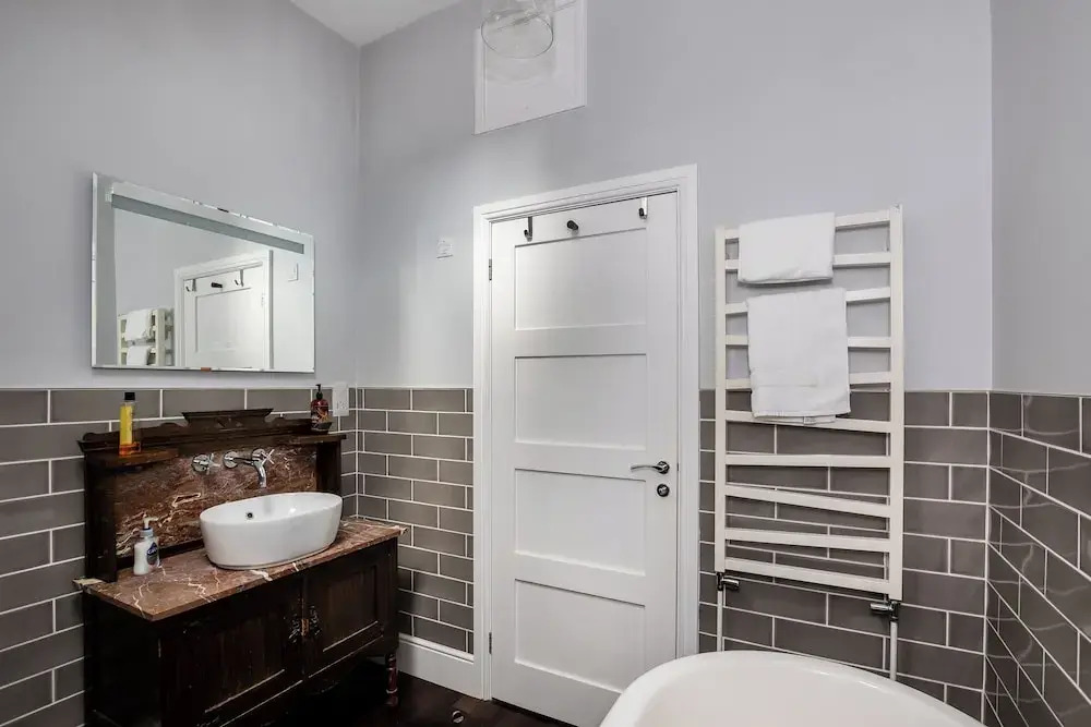 Stunning 5 Bed in the Centre of Bourton