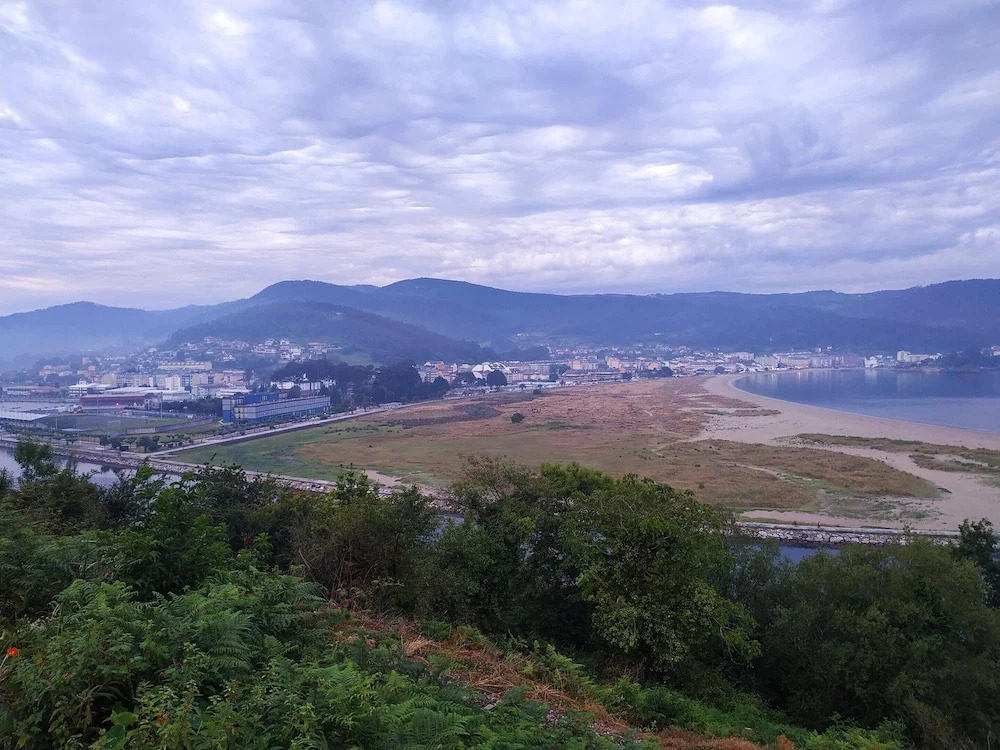 Apartment With 2 Bedrooms in Viveiro, With Wonderful Mountain View, Enclosed Garden and Wifi Near the Beach