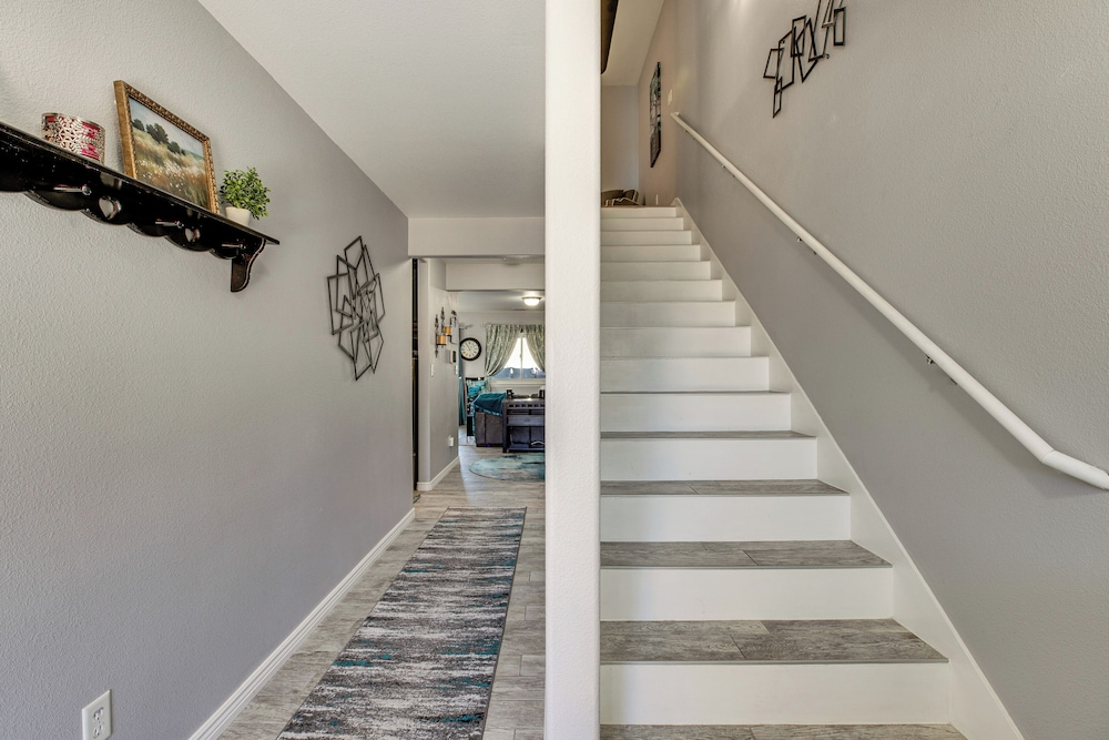 4 Mi to Main St: Grand Junction Townhome w/ Patio!