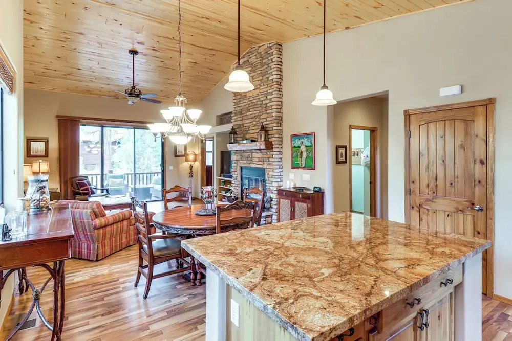 4 Miles to Lake: Retreat w/ 2 Decks!
