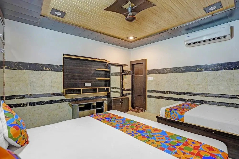 Fabhotel Radha Palace
