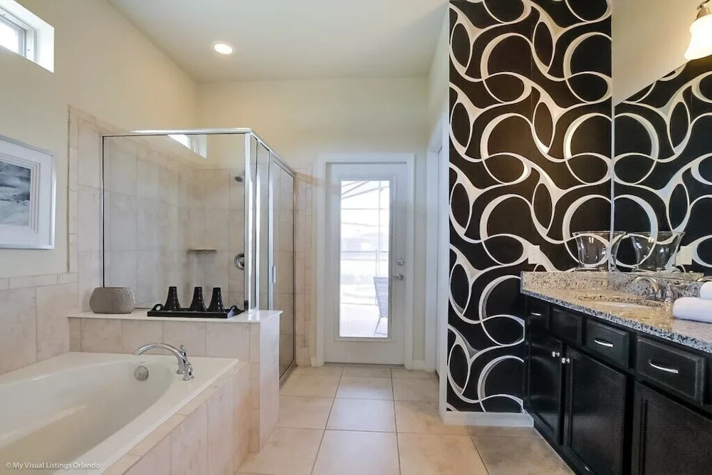 New Lake Front Pool, Movie Theater, Games & More! 8 Bedroom Villa