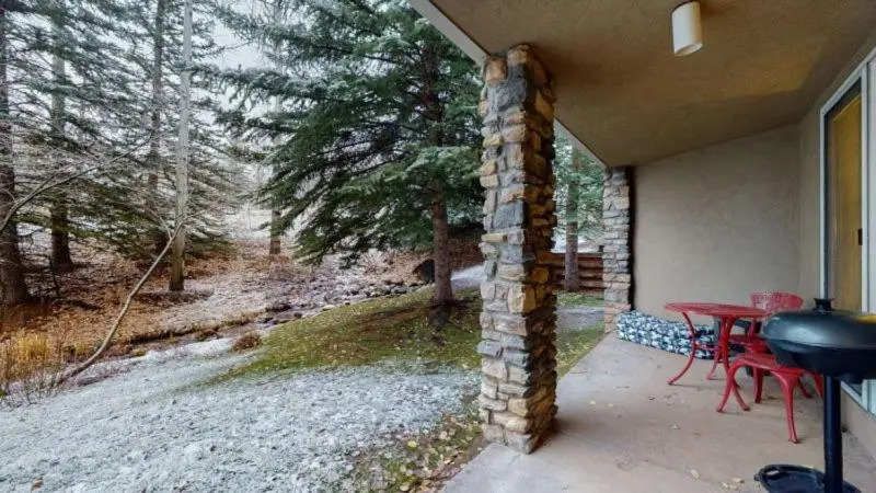 Woodrun 1 Bedroom Ski-In, Ski-Out Condo