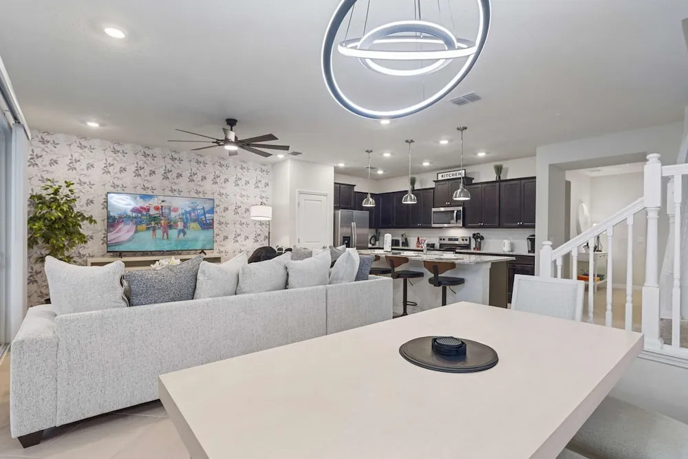 BRAND New 5 bed Villa in Windsor Cay