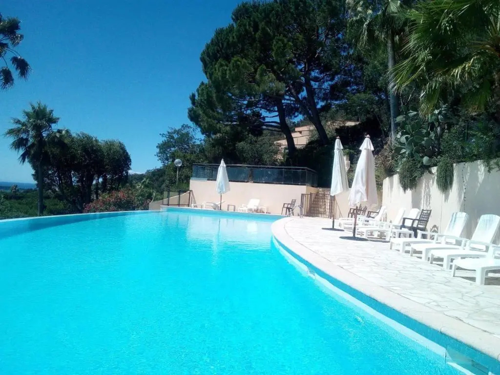 Cannes Eden résidence de luxe piscine tennis