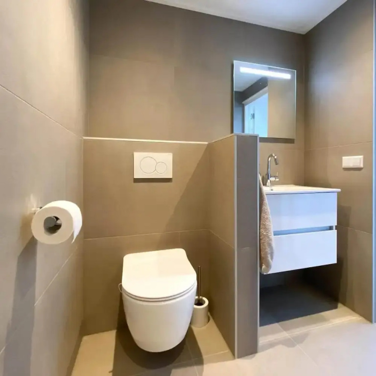 Comfortable and Modern Furnished Holiday Home, Sleeps 6, Wifi on Quiet Holiday Park Close to Beach, Woods and Dunes