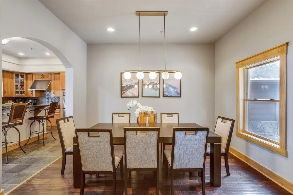 Swift Getaway 5 Bedroom Home by Redawning