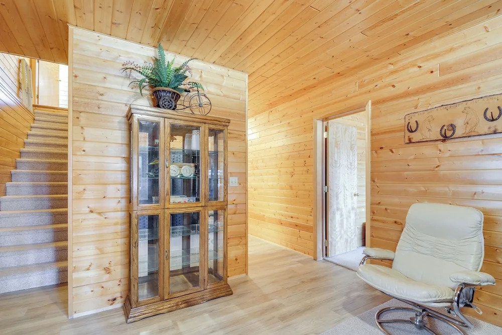 Pet-friendly Cabin < 1 Mi to Panguitch Lake!