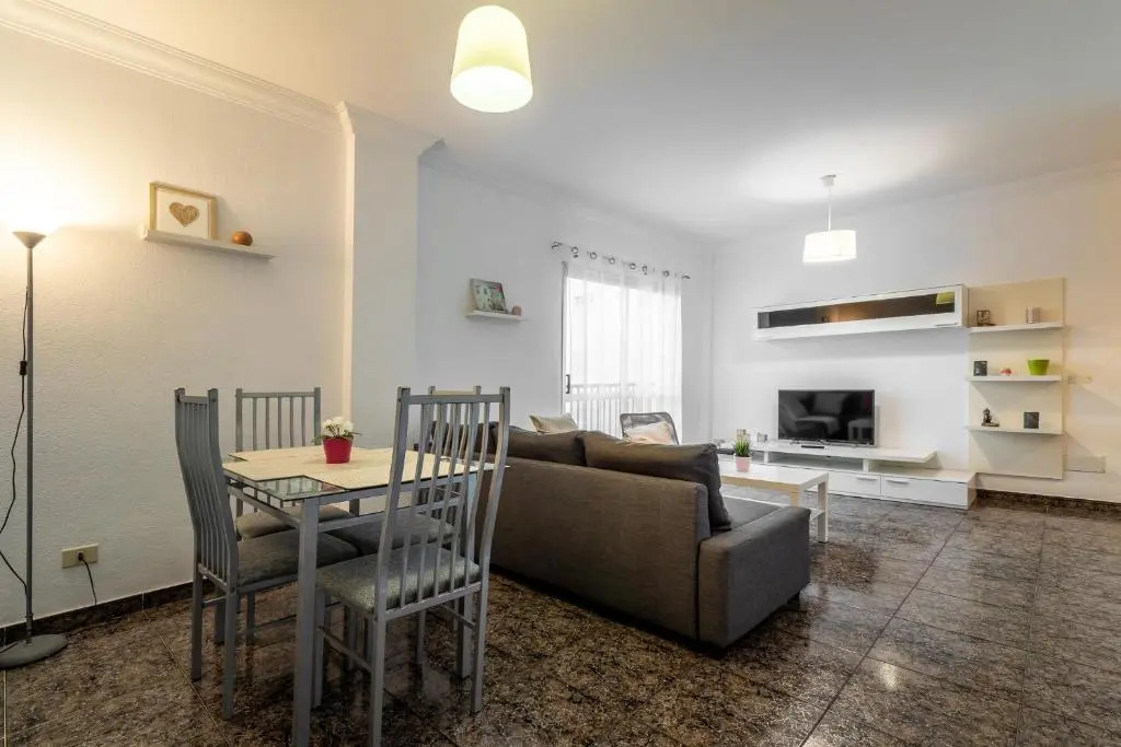 Flatguest Cicer - 3bdr + Balcony + Beach