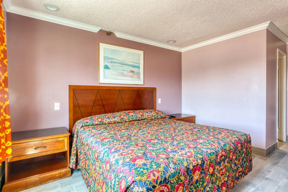 Passport Inn & Suites Corona Hotel