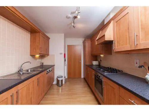 Spacious, Central Apartment. Free Parking