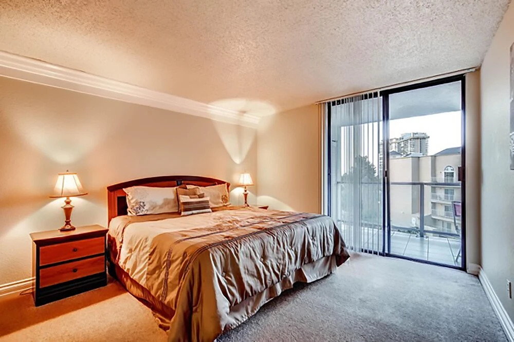 888 Convention Center 3 BEDROOM 2 BATH Condos