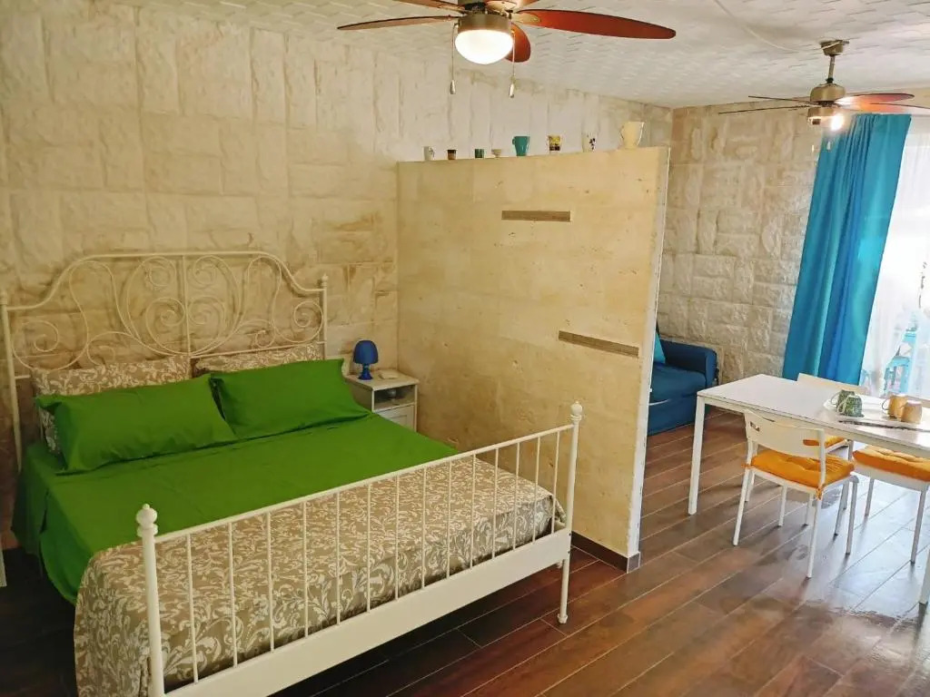 Apartment sleeps 4 in a villa 100m from the sandy sea