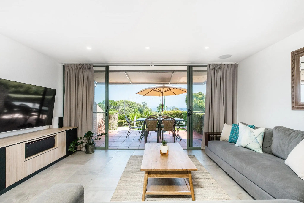 11 James Cook Apartments - w. pool & beach access