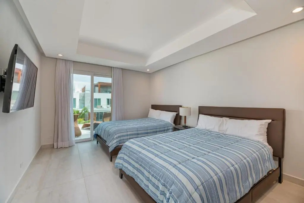 Ocean One Roatan