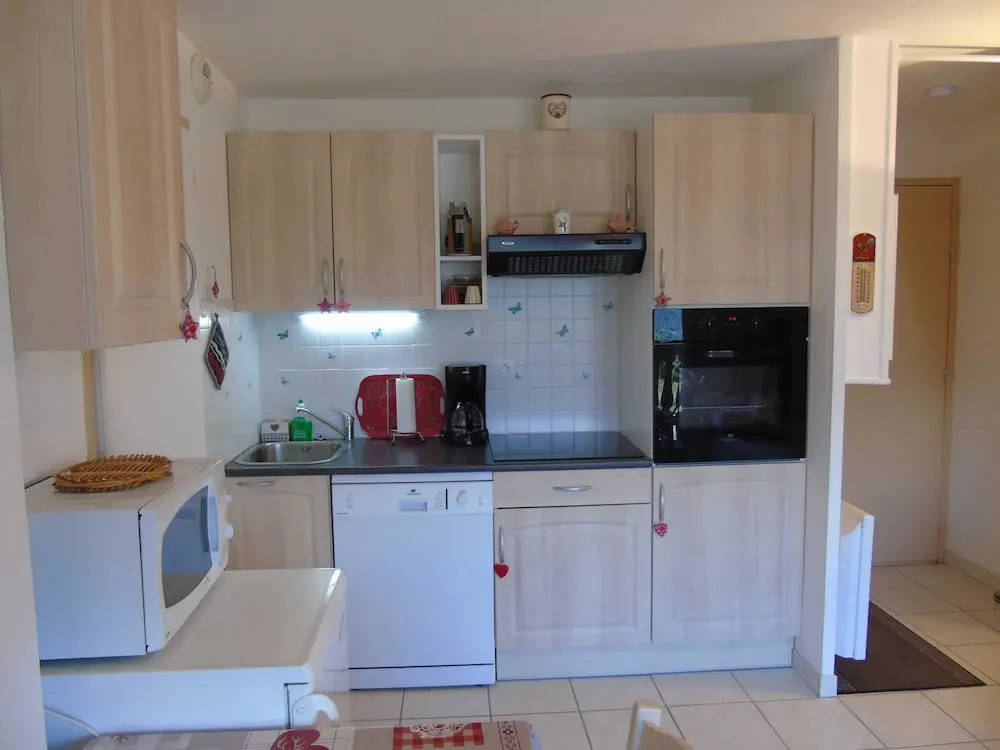 Lou Services Apartment CB9 LSI 001