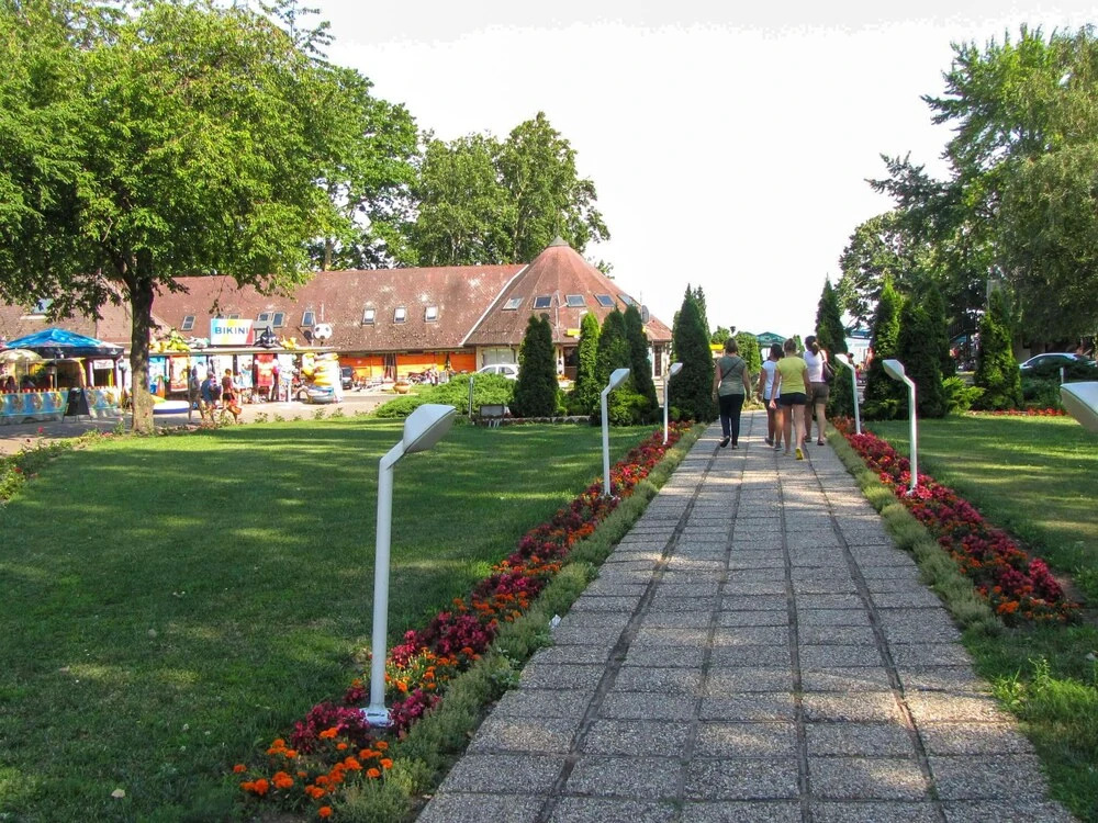 Balatontourist F red Balatonf red