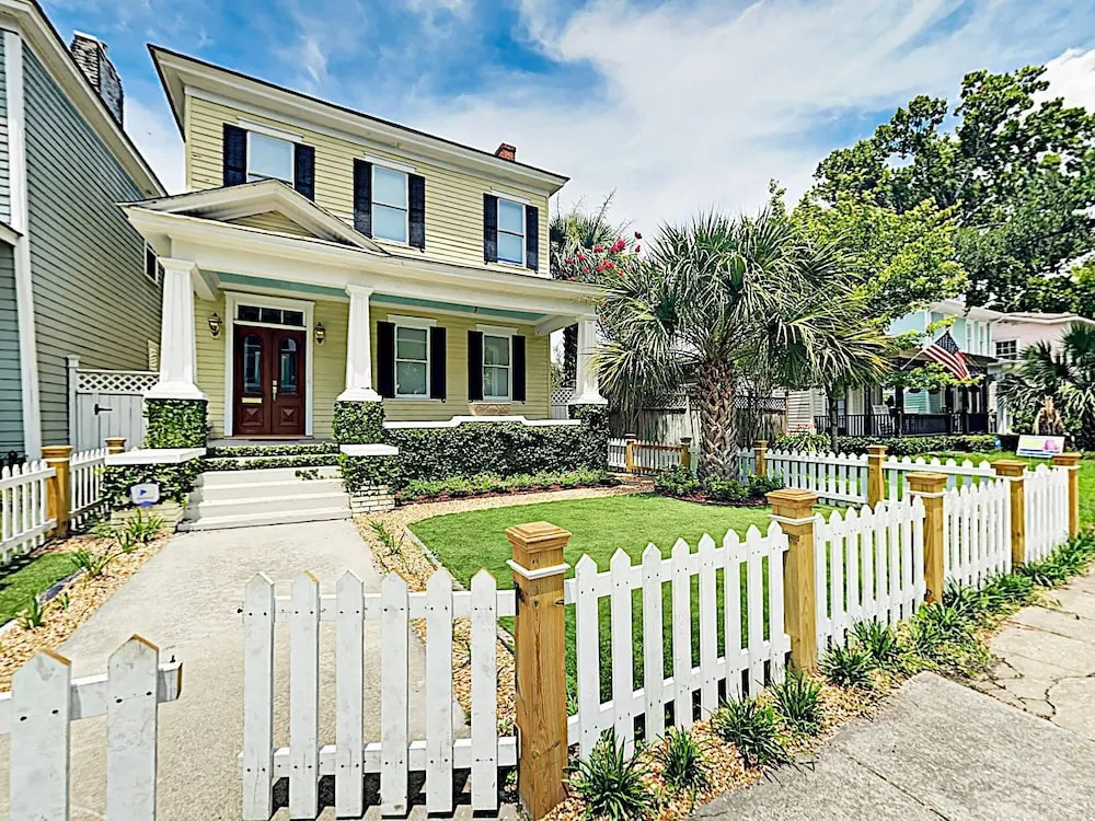 New Listing! Hip : 1 Mile To Forsyth Park 3 Bedroom Home