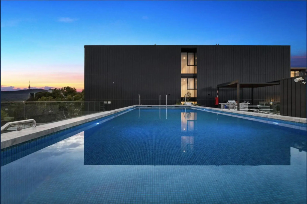 The Hamptons - Lux 2 Bed 2 Bath, Pool - Central Location
