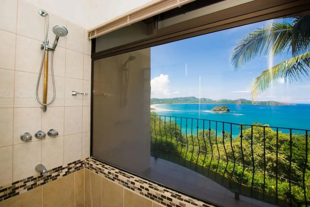 Beautiful Condo in Peaceful Cliffside Location with a Private Balcony & Stunning Ocean and Mountain Views