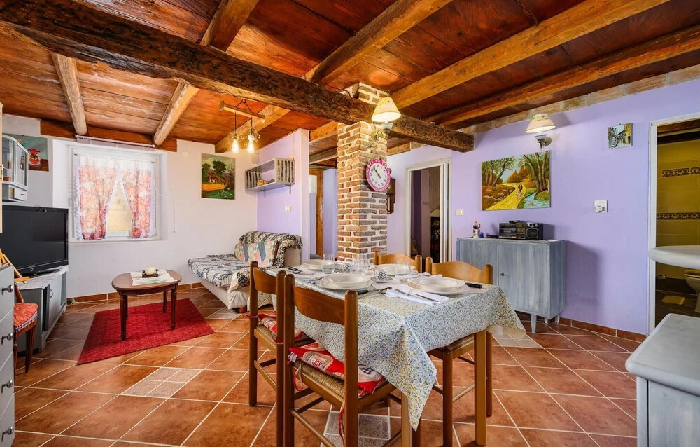 Beautiful Home in Vizinada With Wifi and 2 Bedrooms