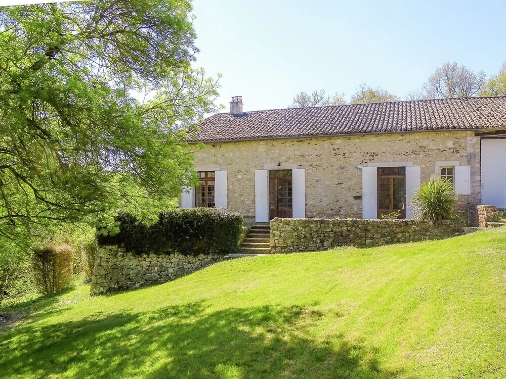 Warm Mansion with Swimming Pool in Sigoules France