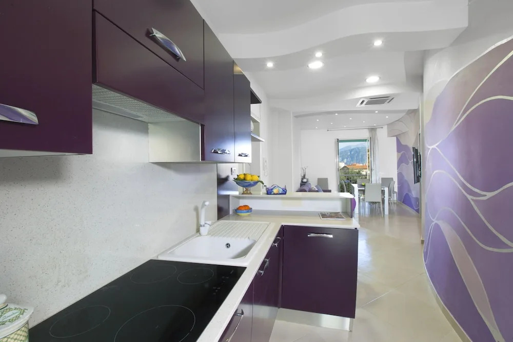 Estate4home- L'Onda Viola