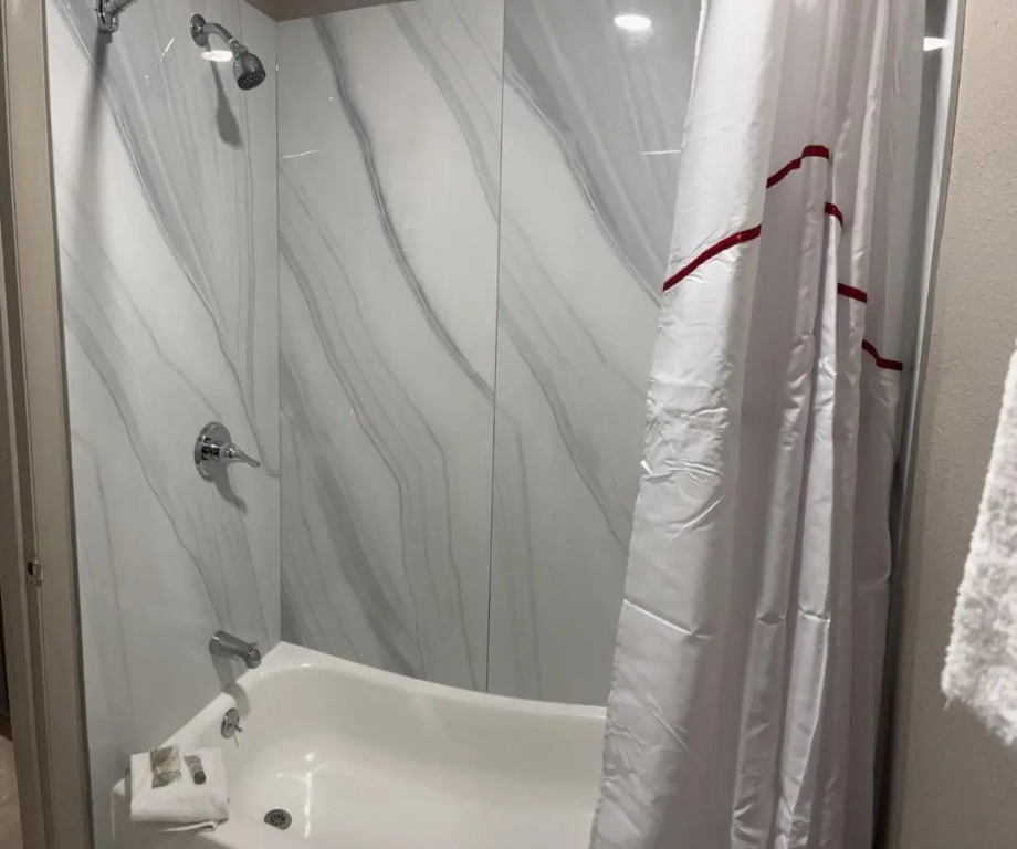 Red Roof Inn & Suites Newport News