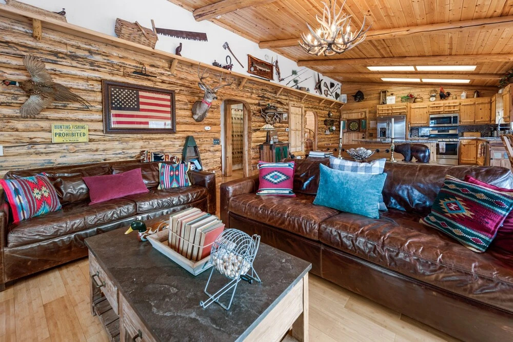 Moon Bear Lodge - Gorgeous Natural Wood Finishes At This Quality Home With Foosball! 3 Bedroom Cabin