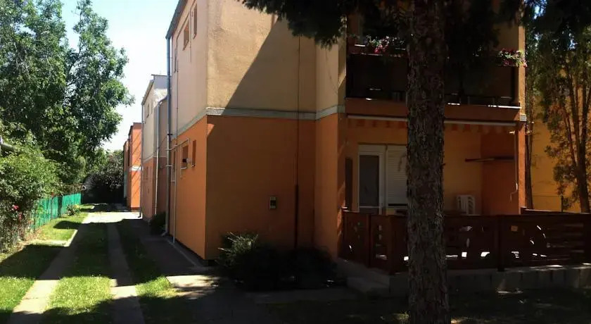 neGGa Retro Apartments