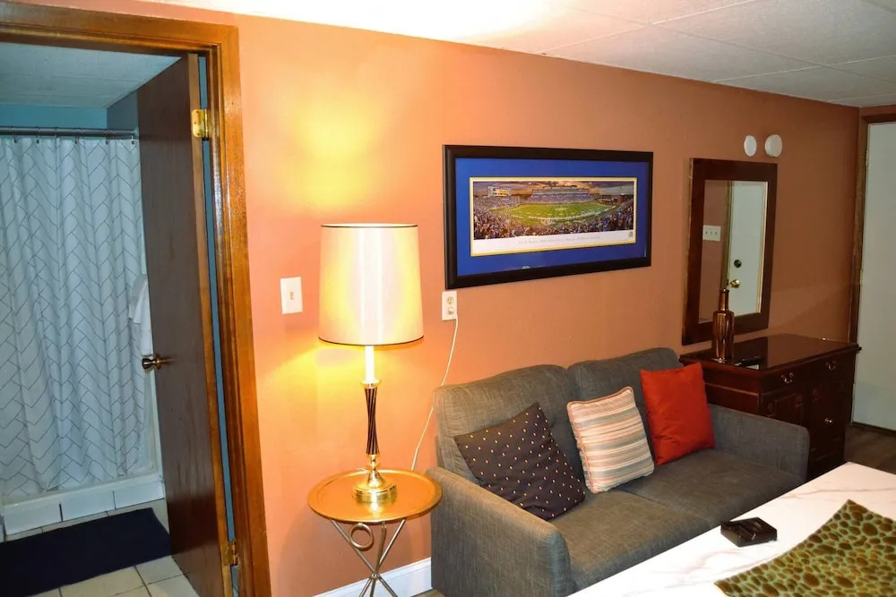 Gather Here 9br, 5BA Group