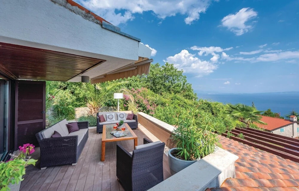 Stunning Home in Icici With Wifi and 4 Bedrooms