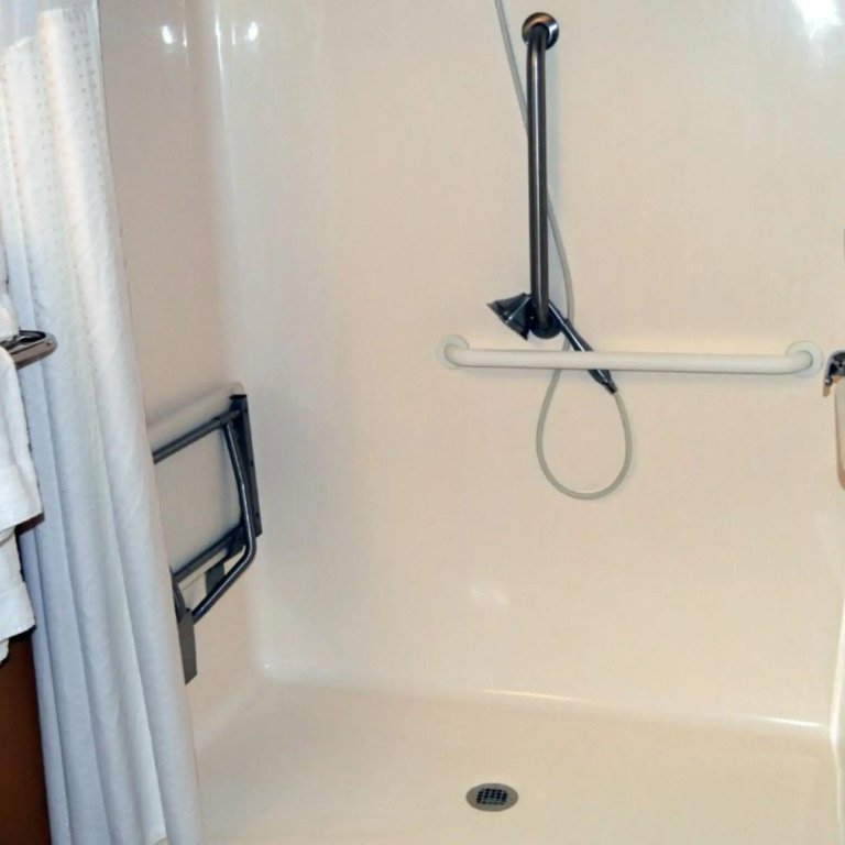 Holiday Inn Express & Suites Suffolk