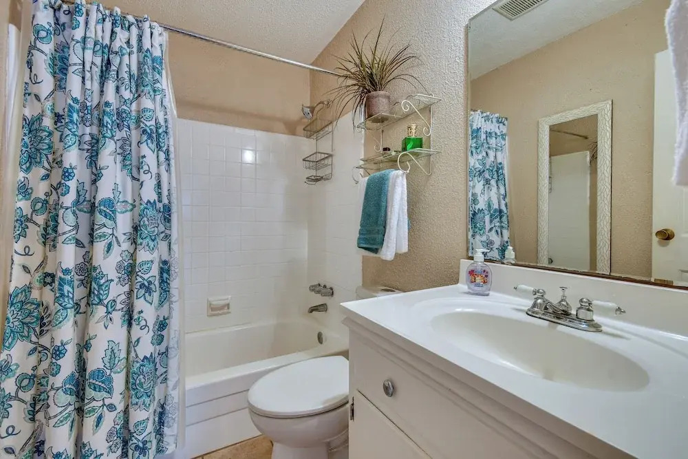 3 Mi to Dtwn Montgomery: Quiet Family Getaway!