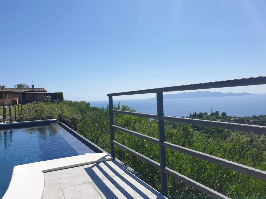 Villa degli Olivastri in Cala moresca for relaxation and tranquillity.-Villa Cala Moresca