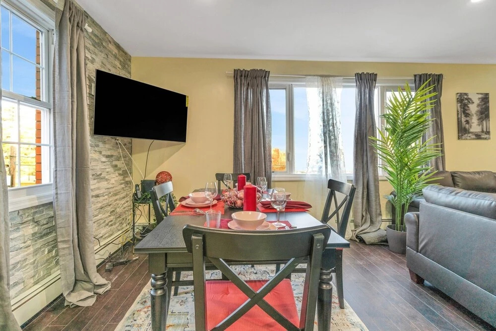 Comfy Queens Home - Just Minutes From Jfk Airport! 3 Bedroom Apts by Redawning