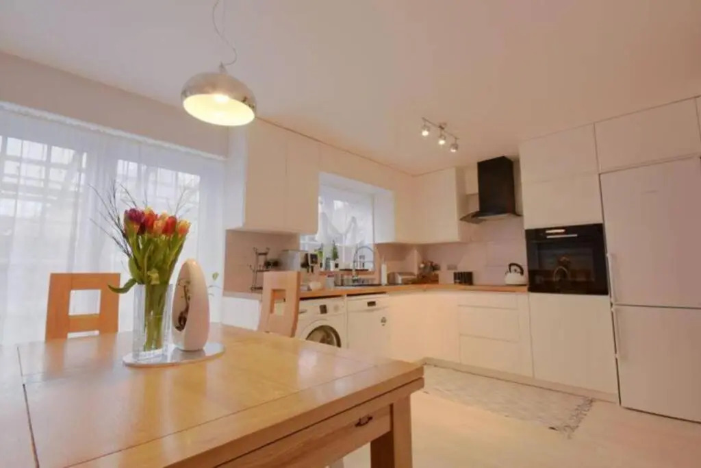 Swafield House - Parking - Modern 2 Bed - Marvello Properties